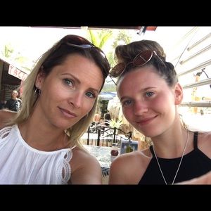 Meet your Posher, Leona